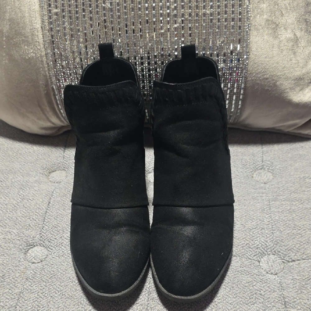 Rock & Candy Black Ankle Booties